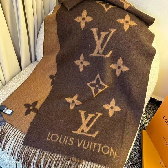 Louis Vuitton Shawl - Picture 4 of 7